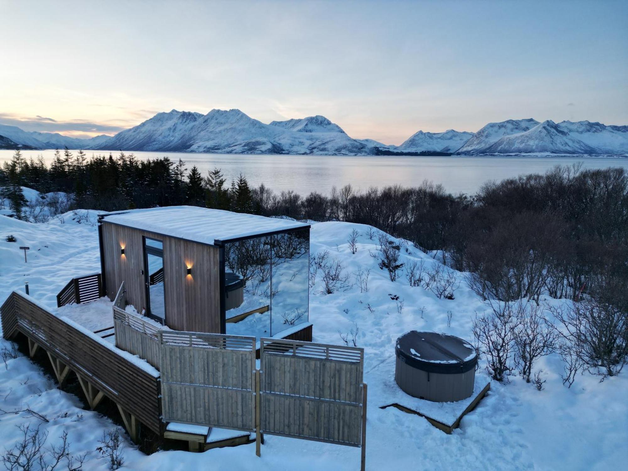Wonderinn Arctic Utstrand Exterior foto