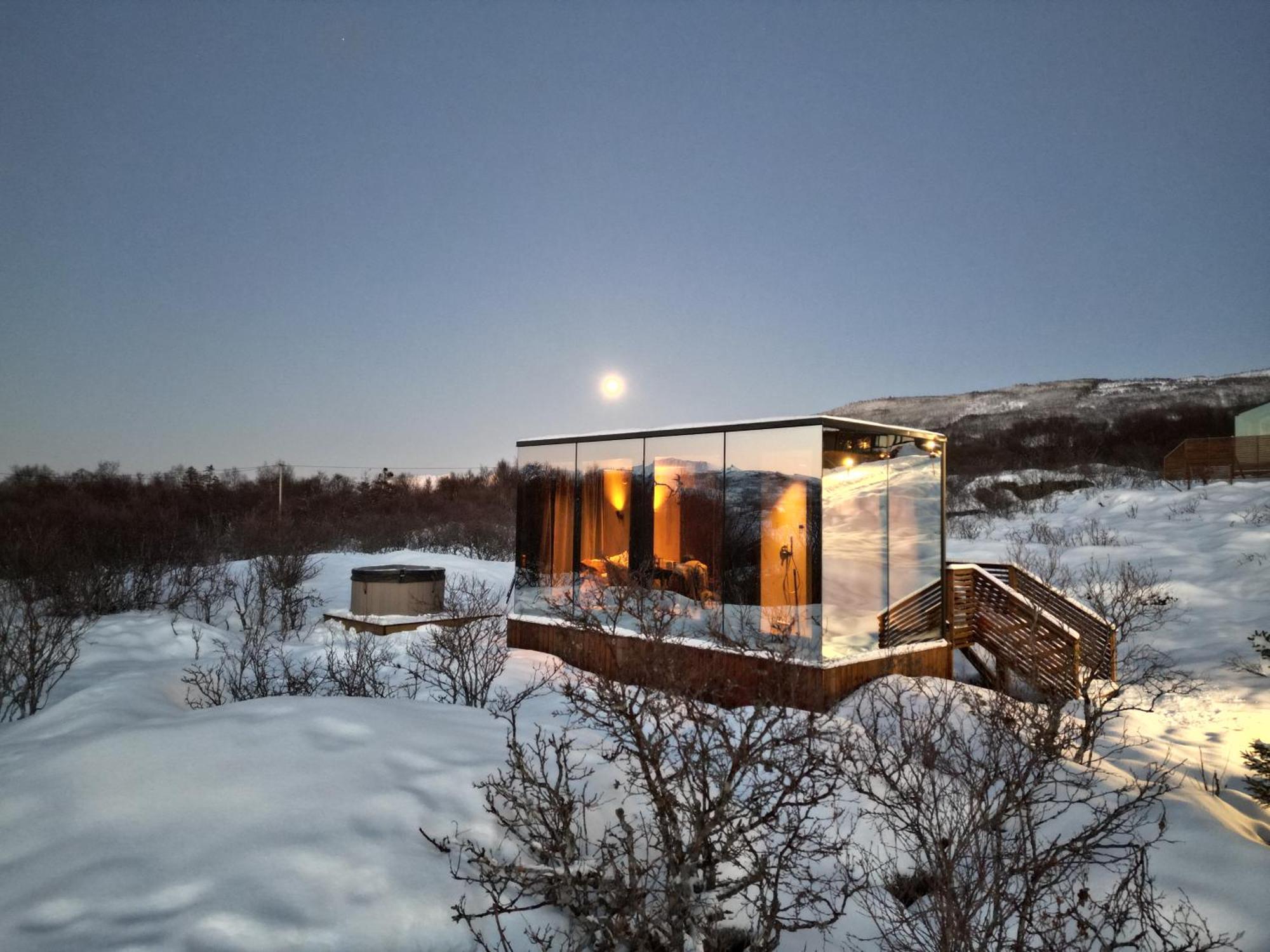 Wonderinn Arctic Utstrand Exterior foto